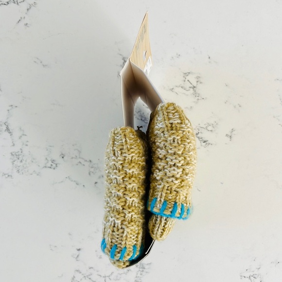 BearPaw woman’s boot cuffs - Picture 10 of 10